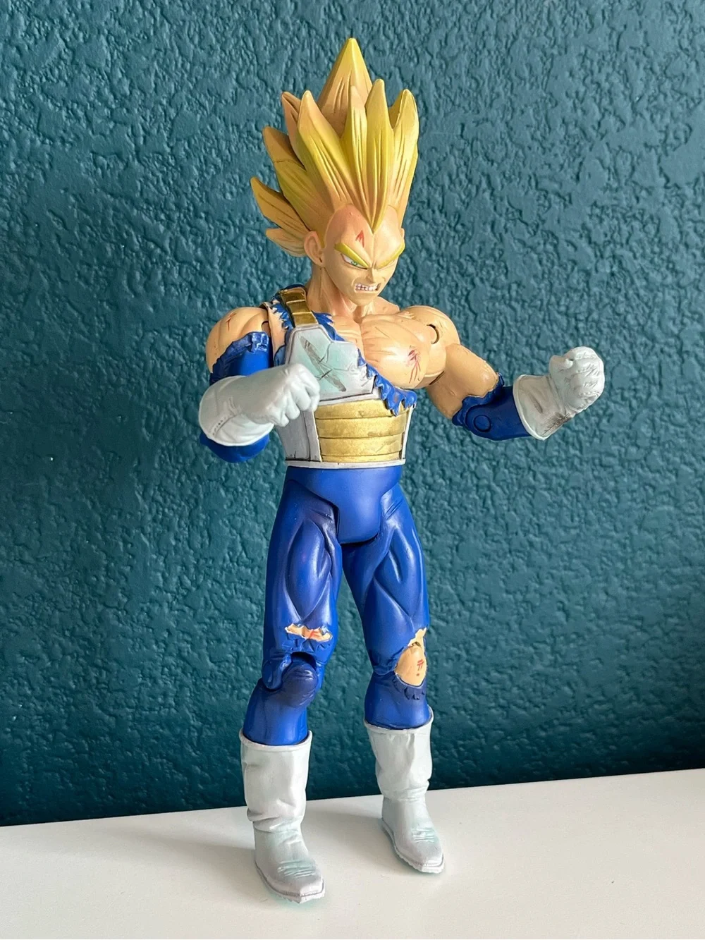2002 Dragon Ball Z Battle Damaged Super Saiyan Vegeta action figure